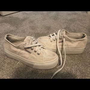 white platform supergas